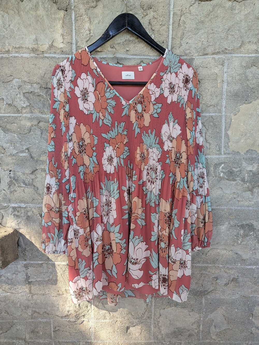 WILFRED floral v-neck pleated women's Mini Dress 70's Floral Bohemian ARITZIA